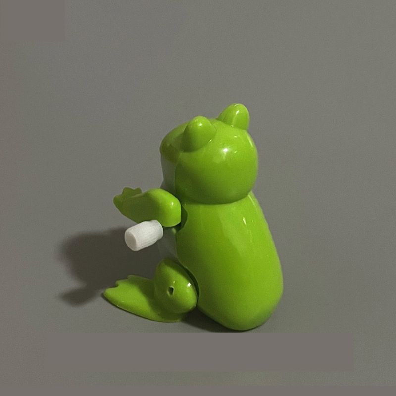 Wind-up frog toy that can do backflips for stress-relief